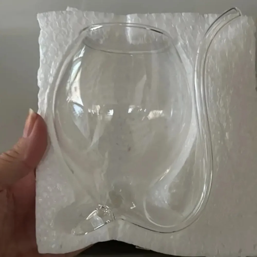 - HOST PICK: Vampire Straw Wine glass - Transparent